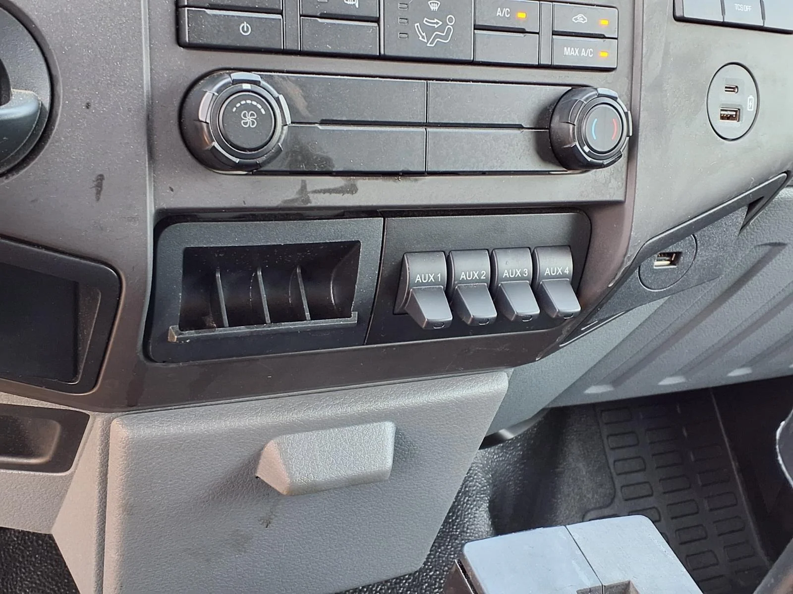 Used 2024 WHITE FORD MEDIUM TRUCK  image 7