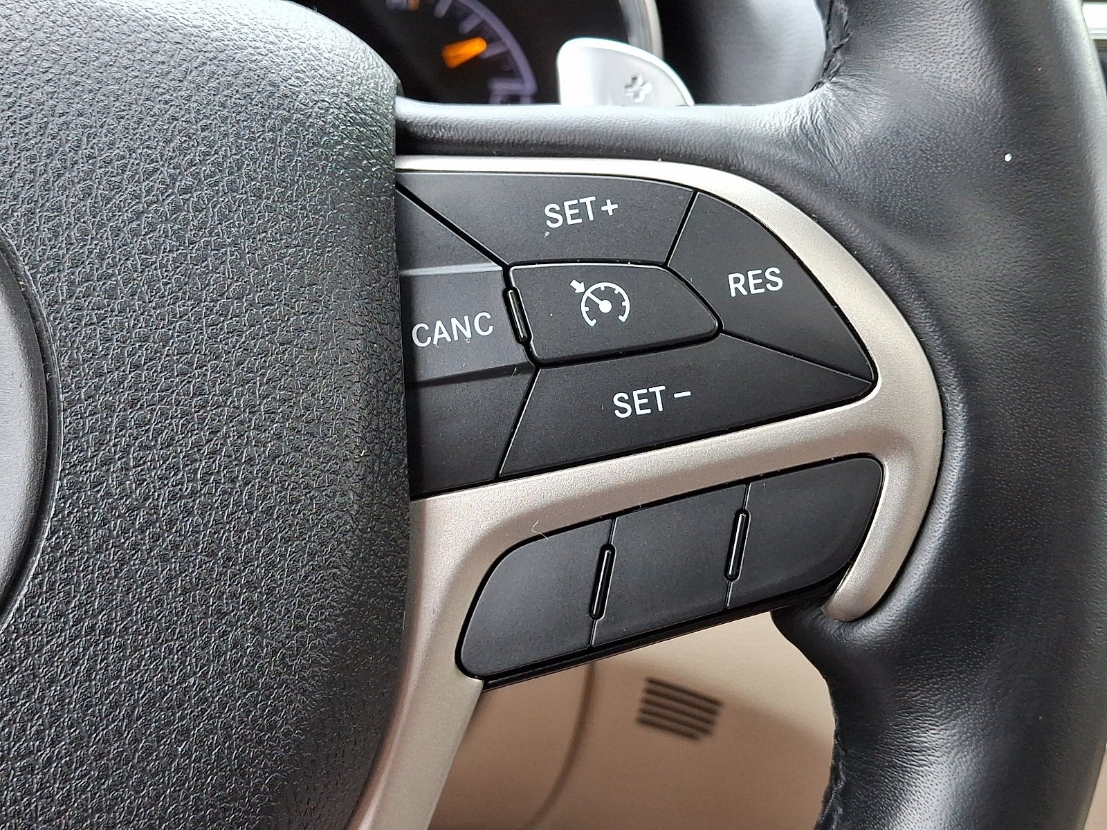 Used 2015 Granite Crystal Metallic Clearcoat Jeep Limited image 23