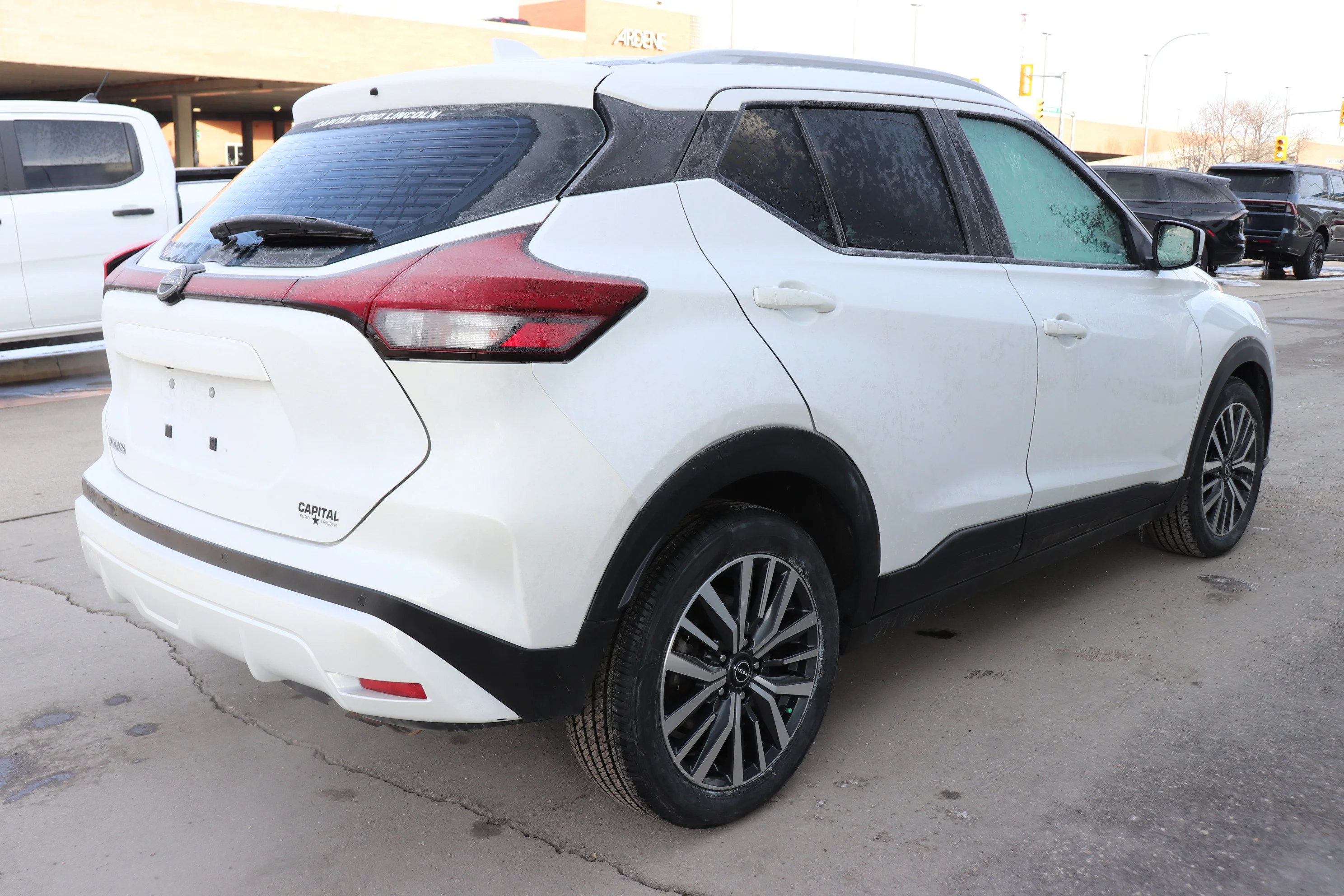 Used 2022 White Nissan SV image 4