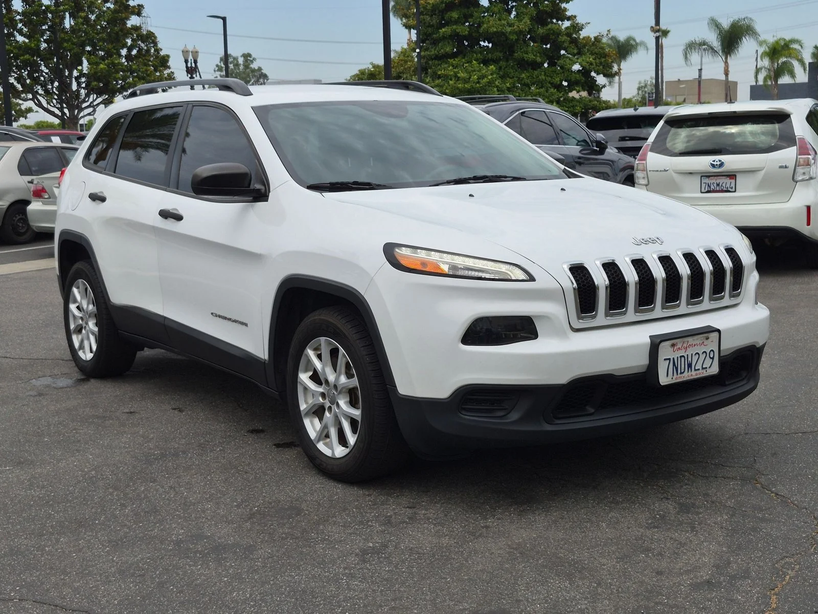 Used 2015 Bright White Clearcoat Jeep Sport image 3