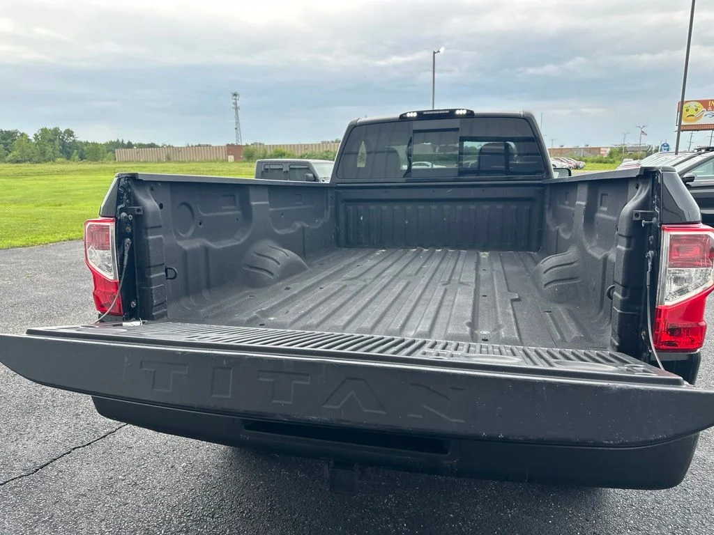 Used 2018 Black Nissan S image 9