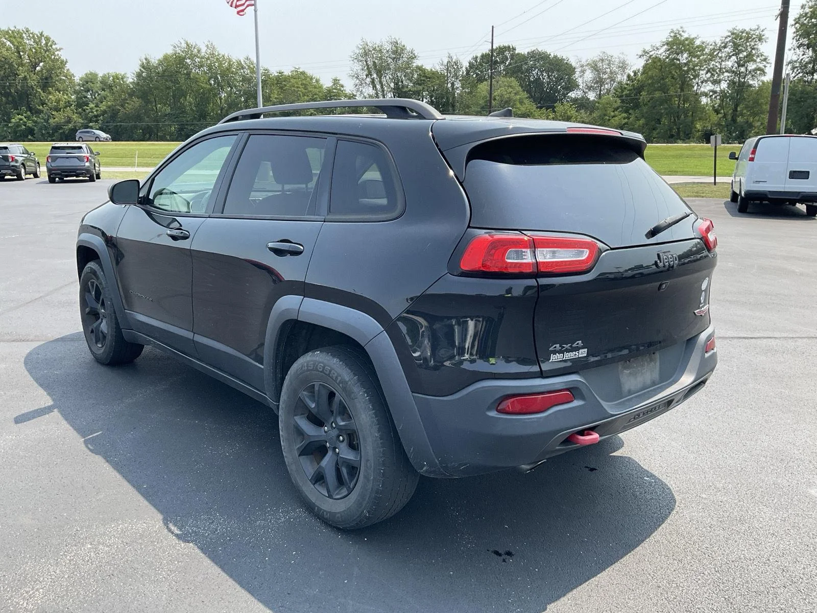 Used 2016 Brilliant Black Crystal Pearlcoat Jeep Trailhawk image 8