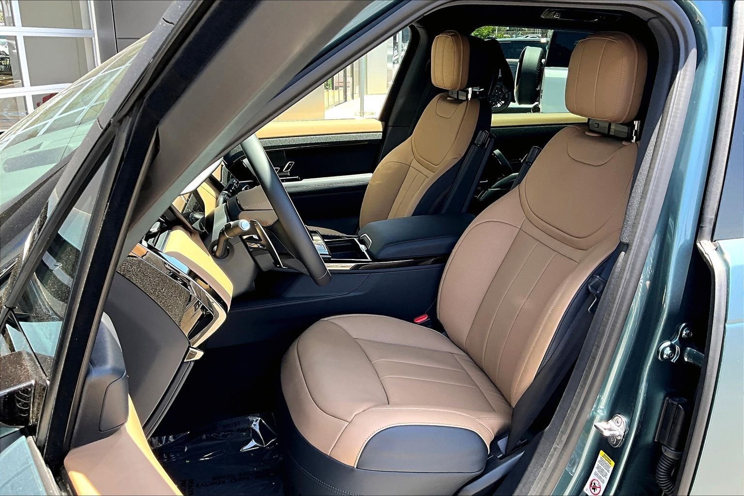 New 2026 Giola Green Land Rover Dynamic SE image 9