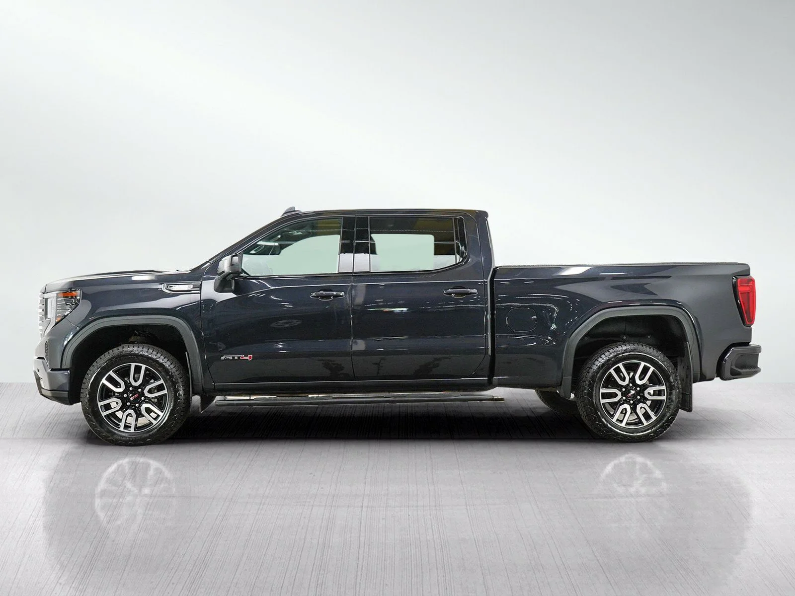 Used 2025 GMC Sierra 1500 AT4 with VIN 1GTUUEE87SZ214211 for sale in Roseville, Minnesota