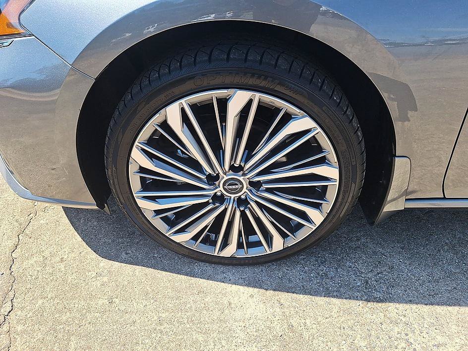 Used 2023 Gun Metallic Nissan 2.5 SL image 8