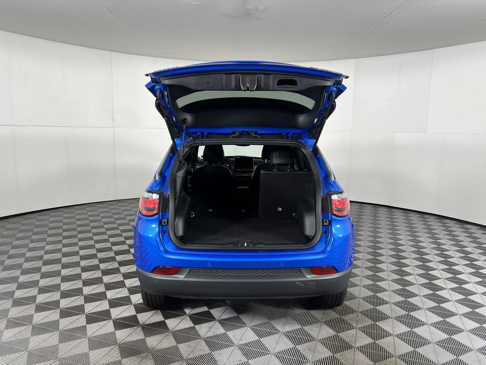 New 2026 Hydro Blue Pearlcoat Jeep Limited image 25