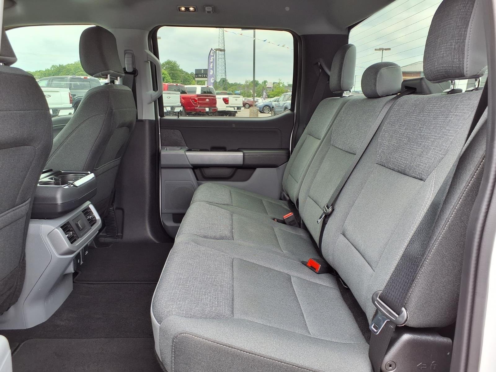 New 2024 Oxford White Ford XLT image 22