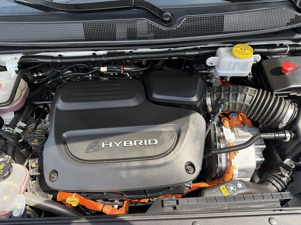 Used 2023 White Chrysler Touring L image 18