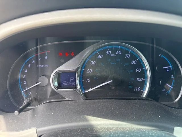 Used 2013 Silver Toyota XLE image 7