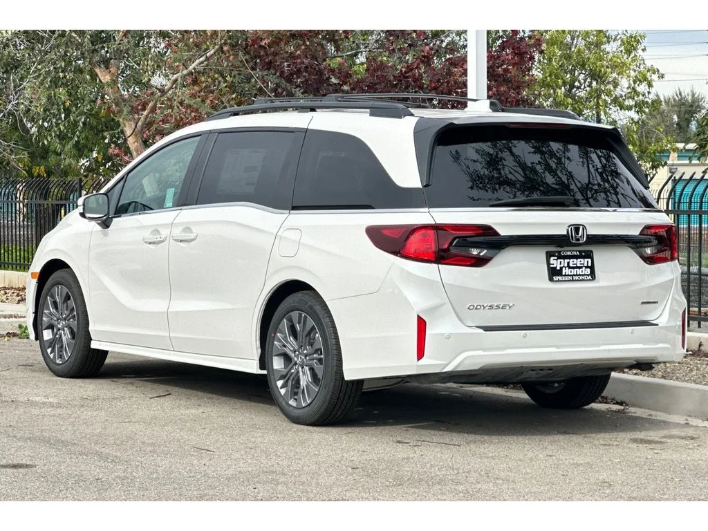 New 2026 Platinum White Pearl Honda Touring image 7