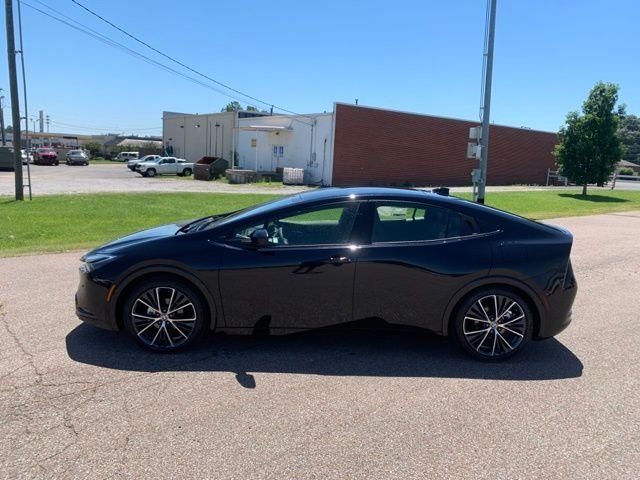New 2026 Midnight Black Metallic Toyota XLE image 4