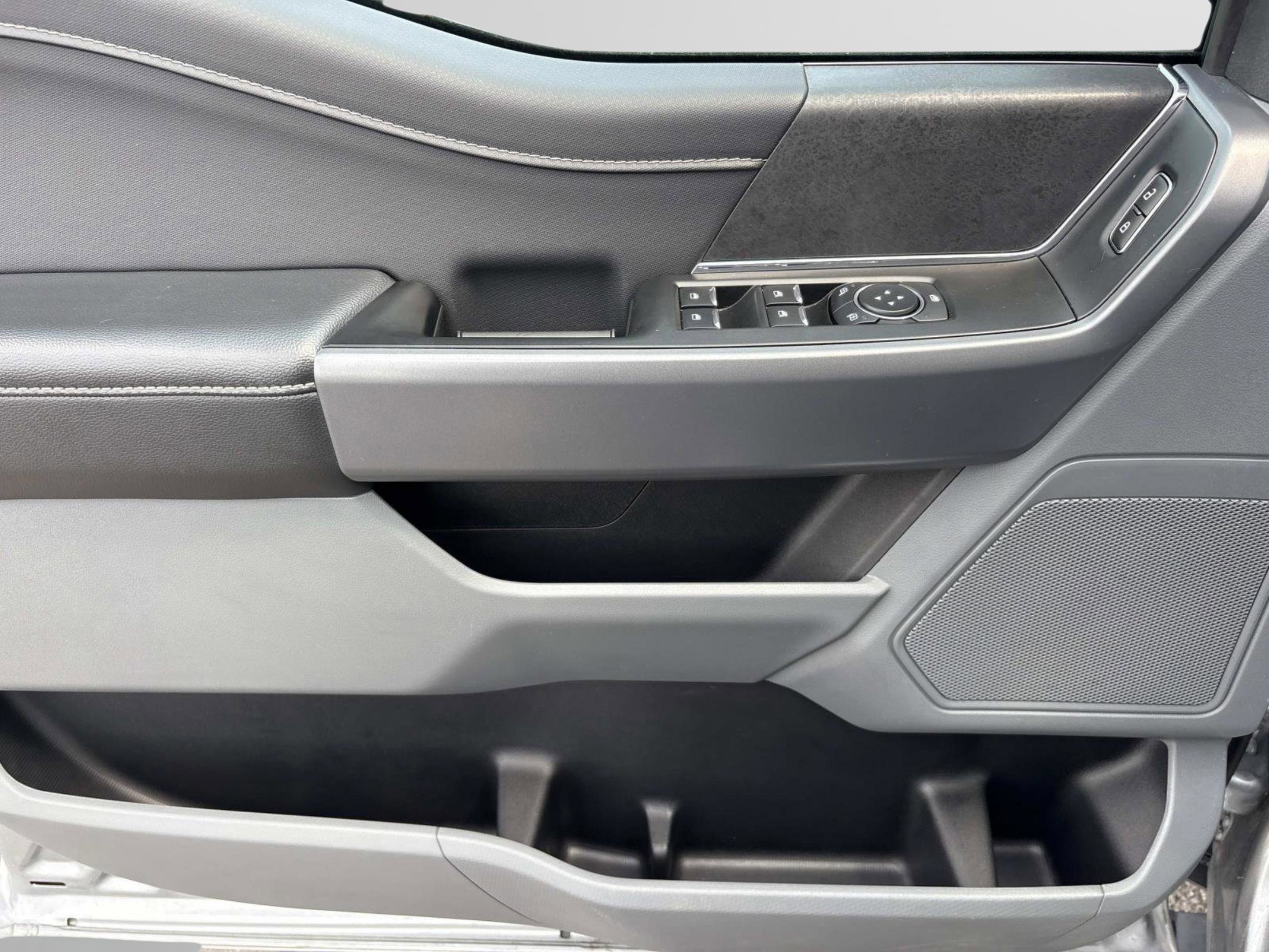 2025 Ford F-150 XLT - Photo 24