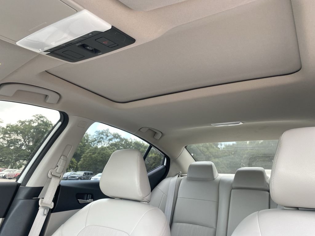 Used 2022 Pearl White Tricoat Nissan 2.5 SL image 26