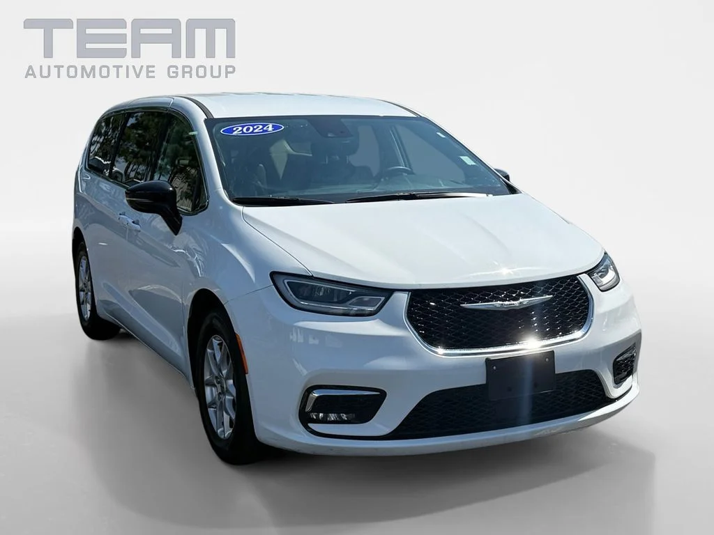 Used 2024 White Chrysler Touring L image 1