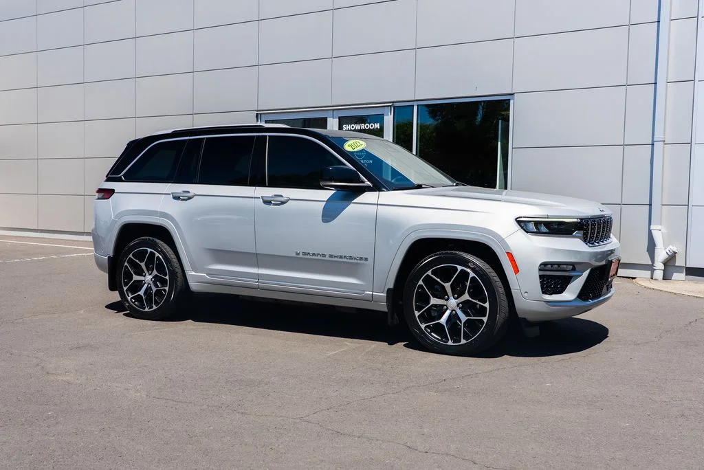 Used 2022 Silver Jeep Summit Reserve 4xe image 31