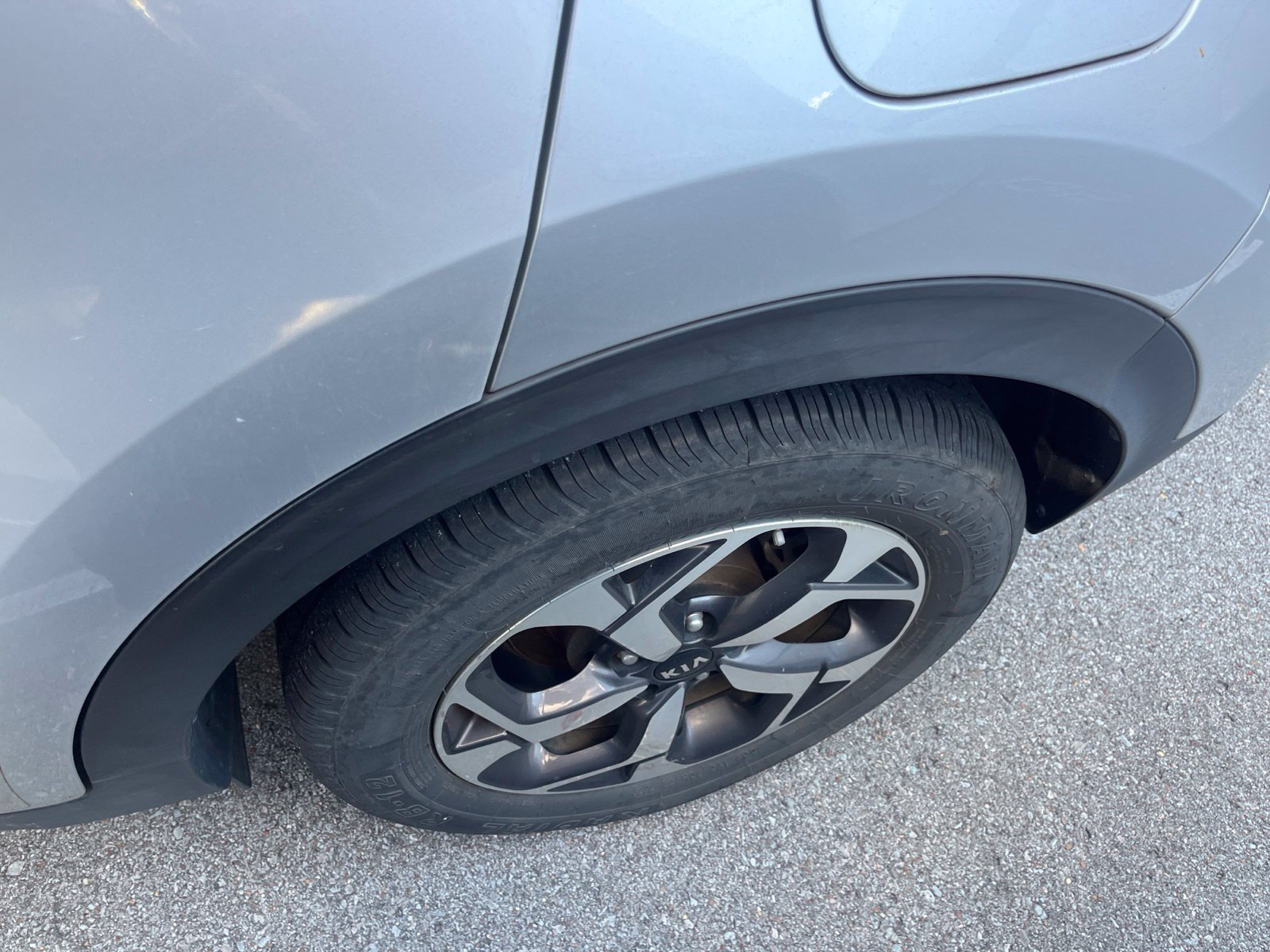 Used 2020 Sparkling Silver Kia LX image 8