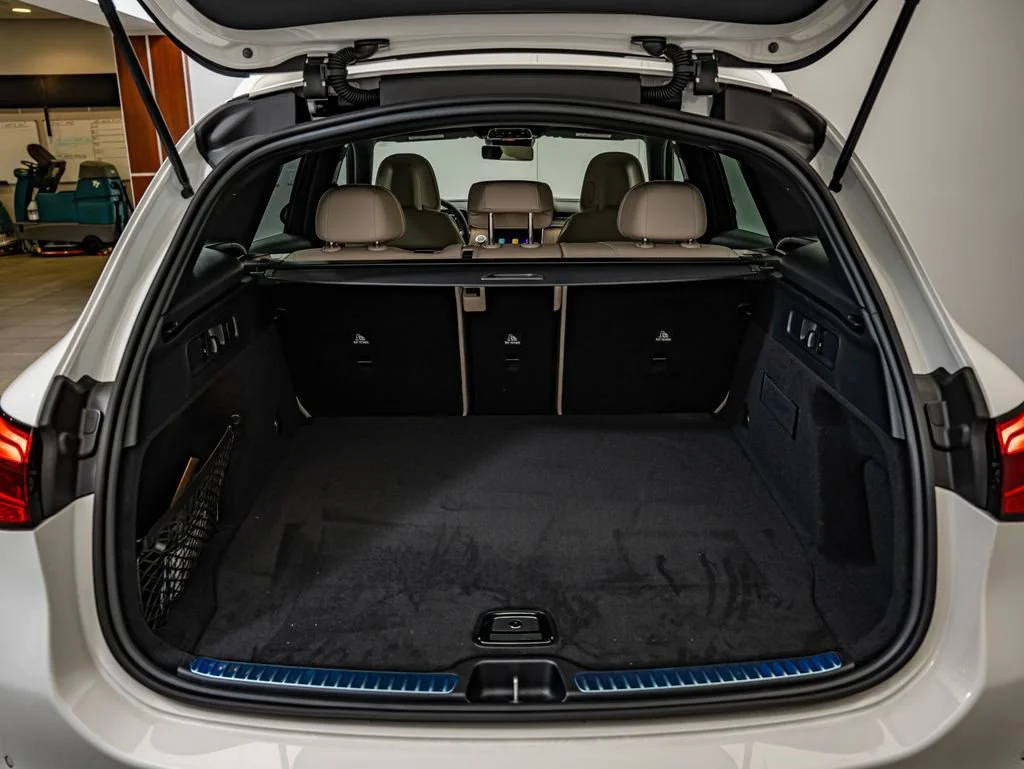 New 2027 Polar White Mercedes-Benz GLC 300 image 37