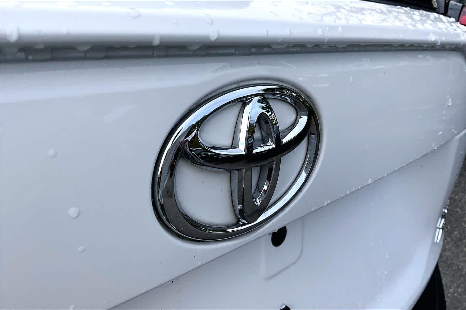 Used 2024 Ice Cap Toyota XLE image 30