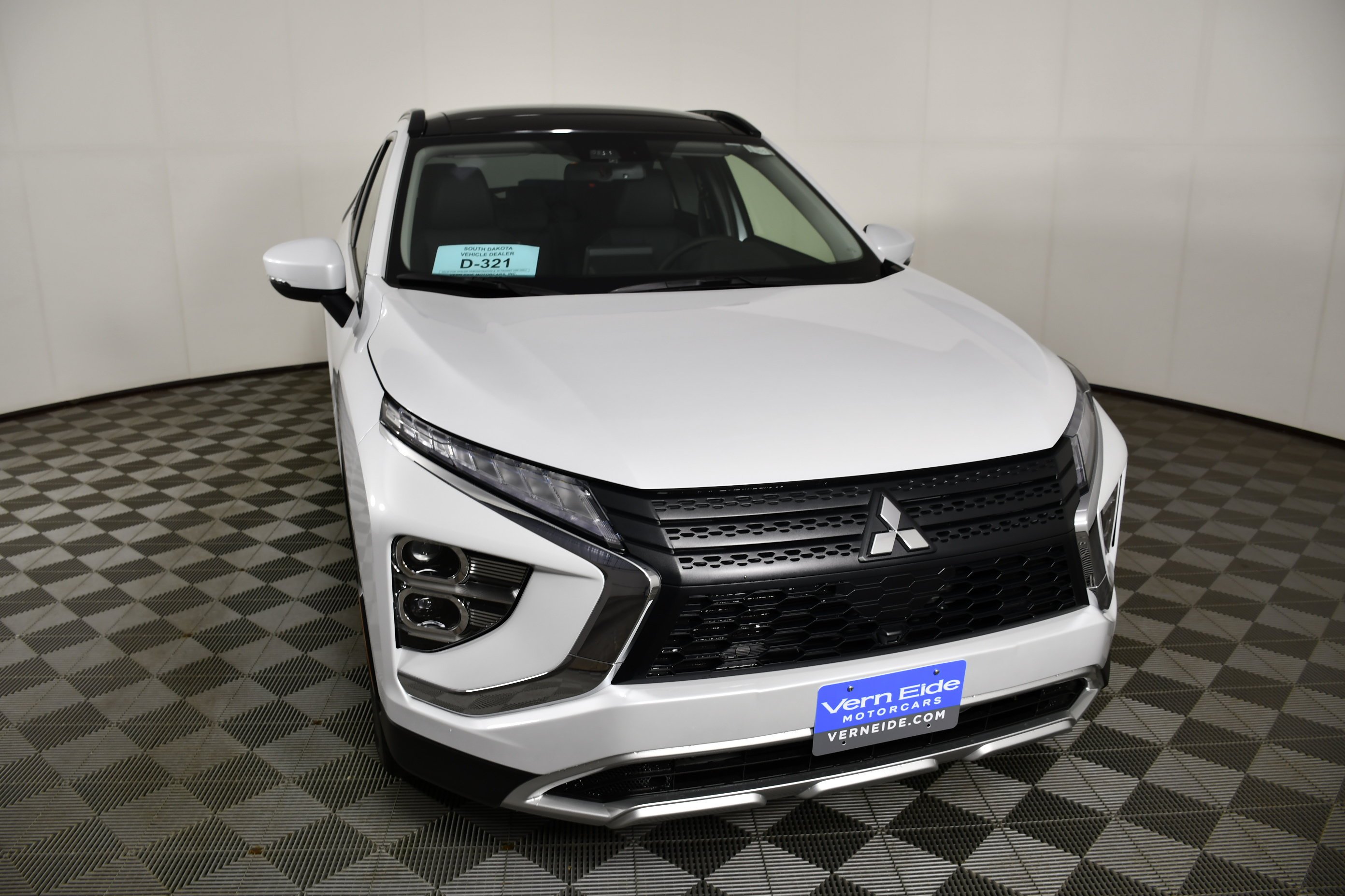 New 2026 White Diamond Mitsubishi SE 1.5T S-AWC image 3