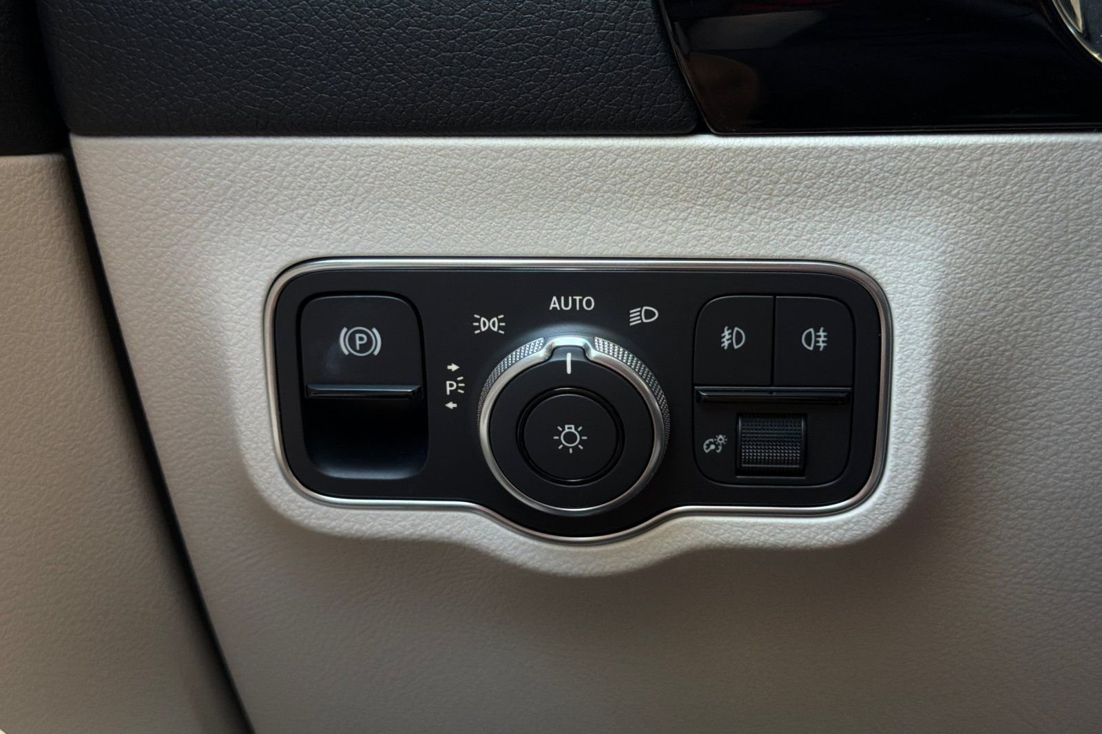 Certified Used 2026 White Mercedes-Benz GLA 250 image 33