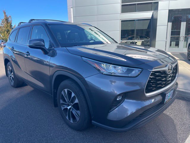 Used 2020 Gray Toyota XLE image 2