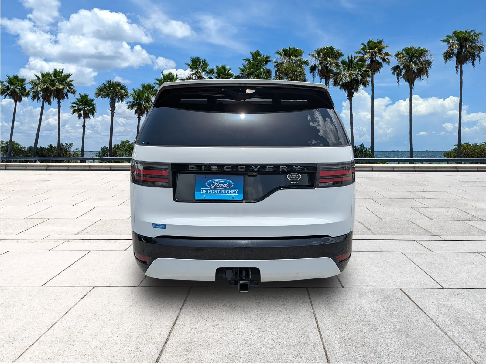 Used 2021 Fuji White Land Rover S R-Dynamic image 7