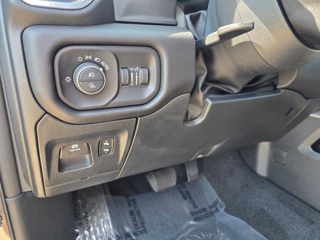 New 2026 Granite Crystal Metallic Clear-Coat Exterior Paint RAM Laramie image 20