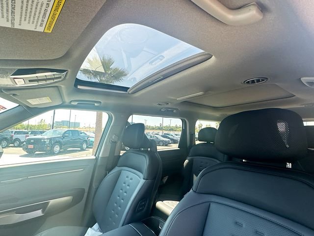 New 2026 Glacial White Kia Wind AWD image 23