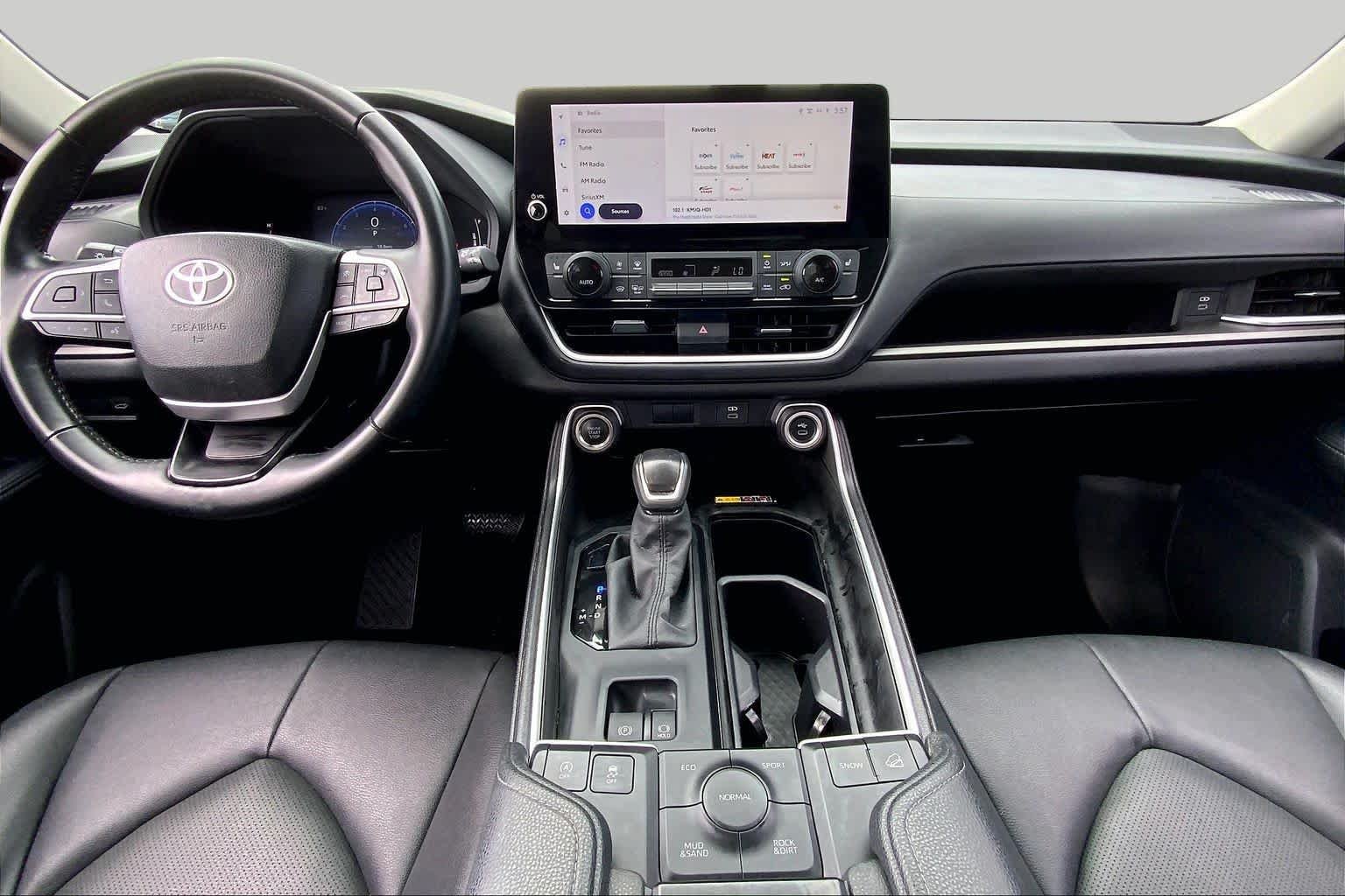 Used 2025 Midnight Black Metallic Toyota XLE image 15