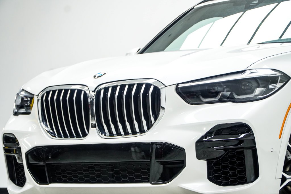 Used 2023 White BMW sDrive40i image 2