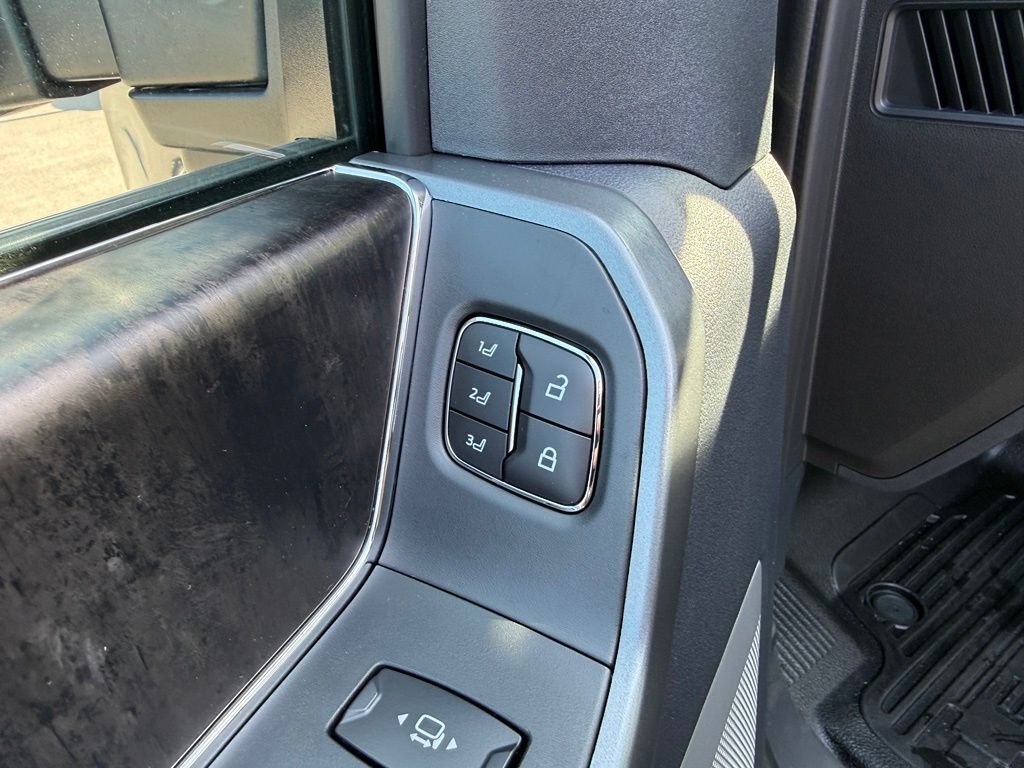 New 2026 Marsh Gray Ford F-250® Lariat® image 10