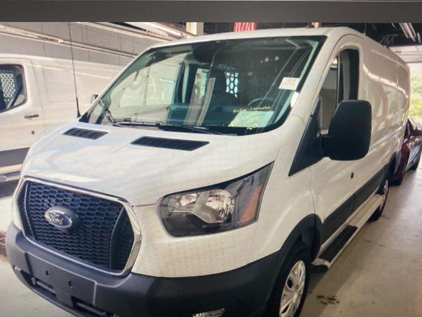 Used 2025 Oxford White Ford 250 image 3