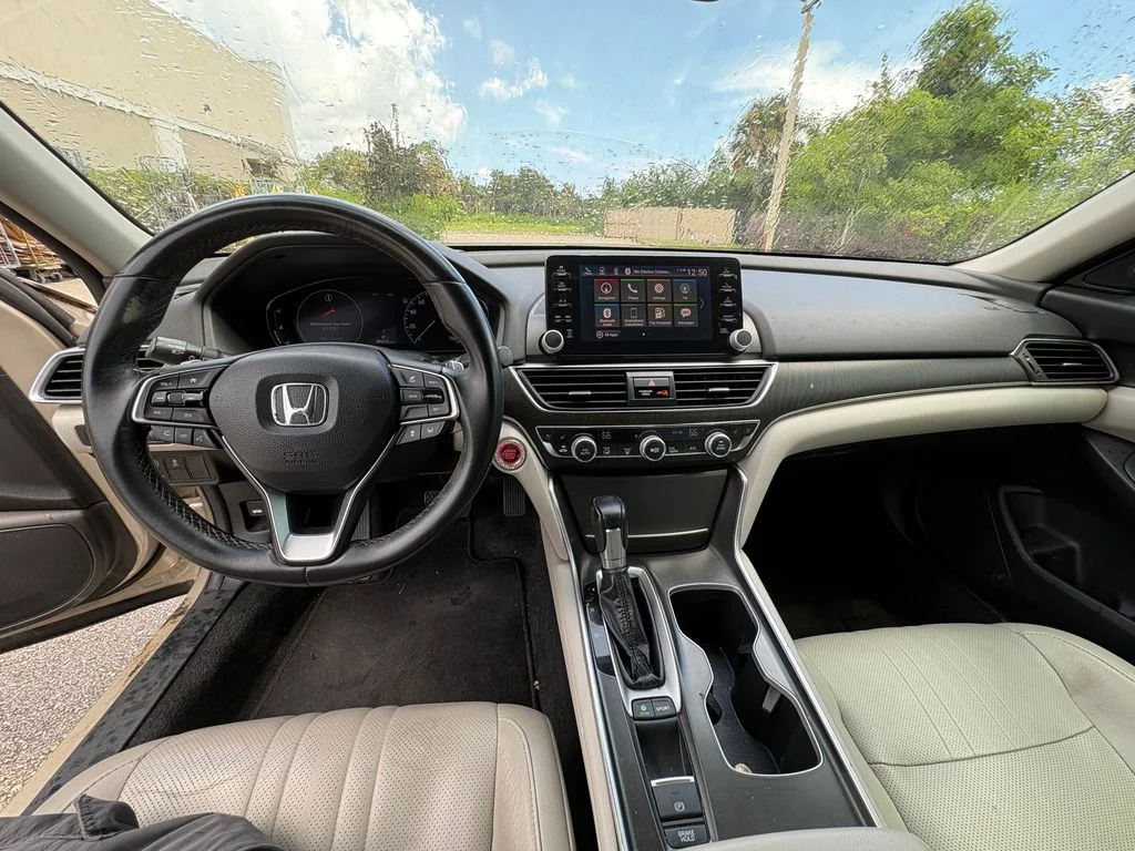 Certified Used 2018 Beige Honda Touring image 6