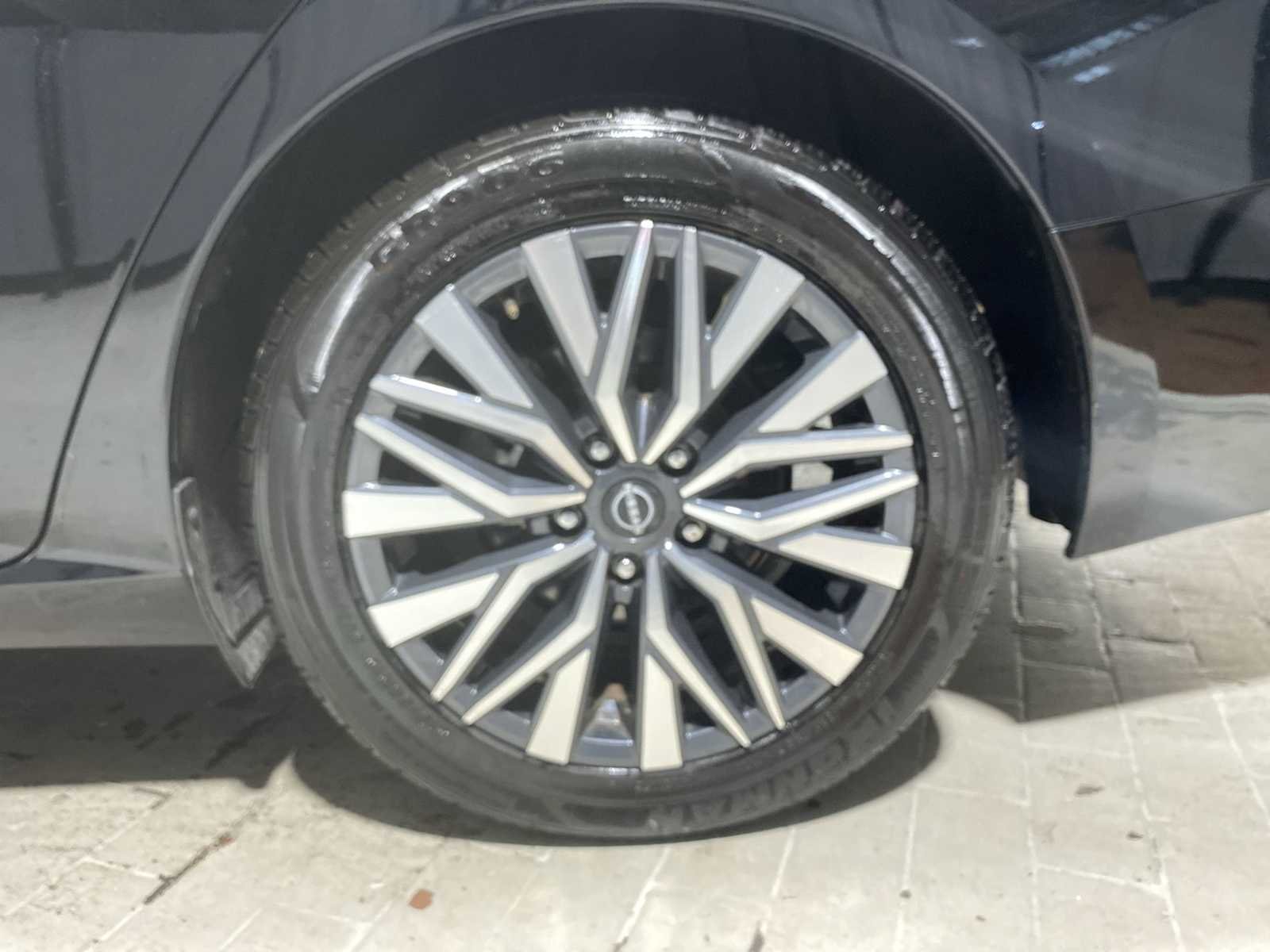 Used 2024 Super Black Nissan 2.5 SV image 8
