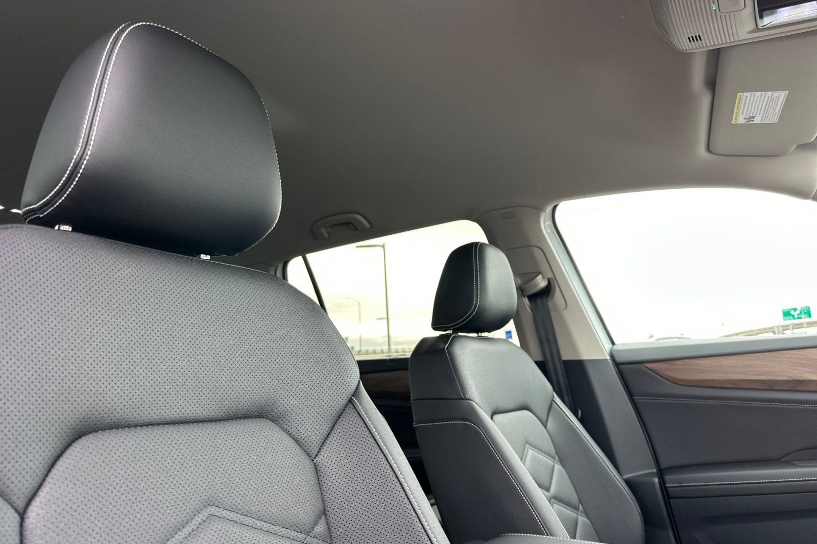 New 2026 White Volkswagen 2.0T SE w/Technology image 17