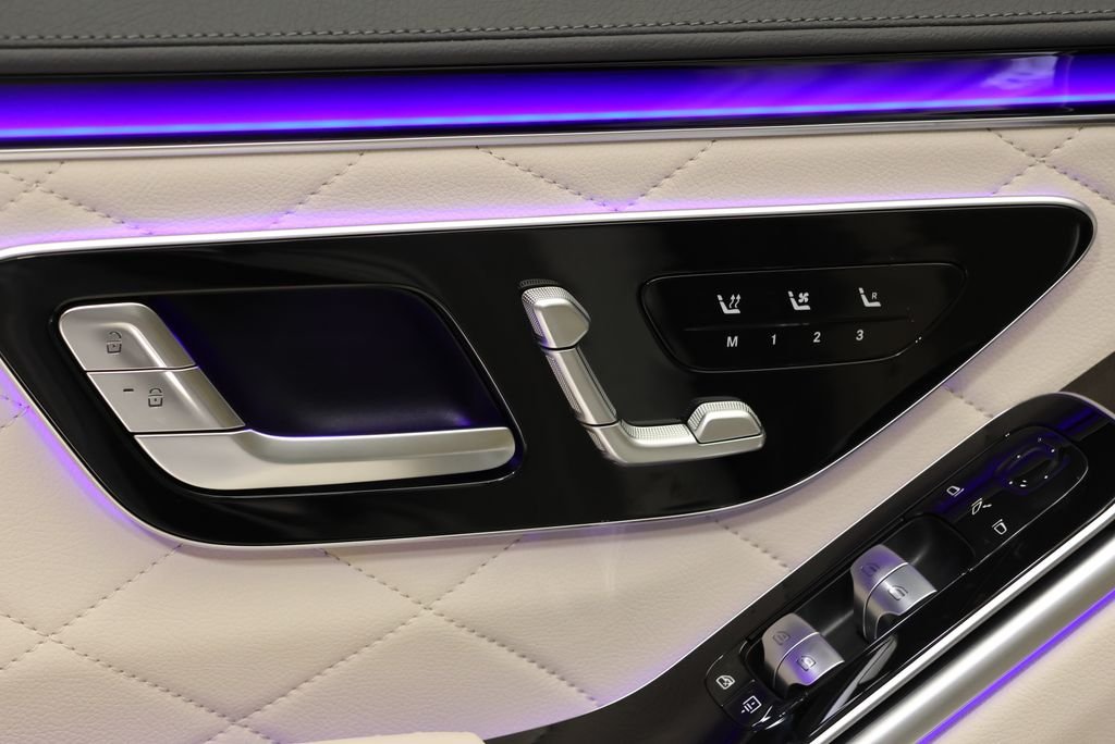 New 2026 MANUFAKTUR Moonlight White Metallic Mercedes-Benz S 580 image 31