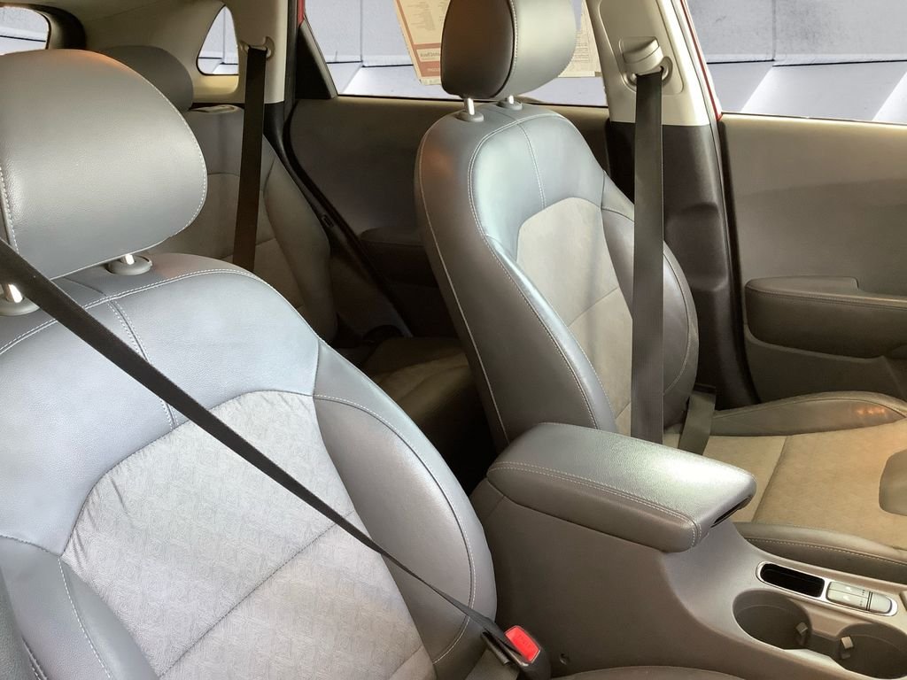 Used 2018 Red Kia EX image 14