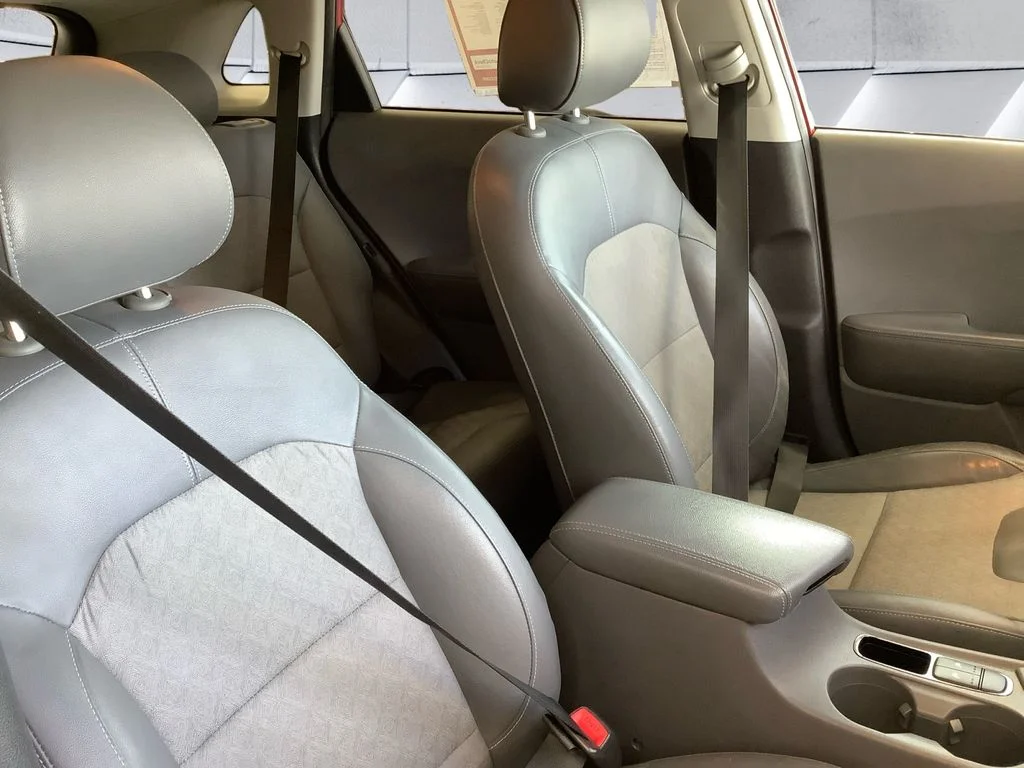 Used 2018 Red Kia EX image 14