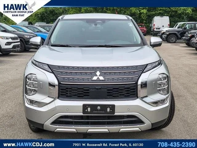 Used 2024 Black Mitsubishi SE image 4