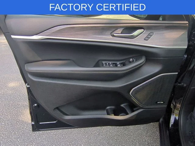 Used 2023 Black Jeep Limited image 12