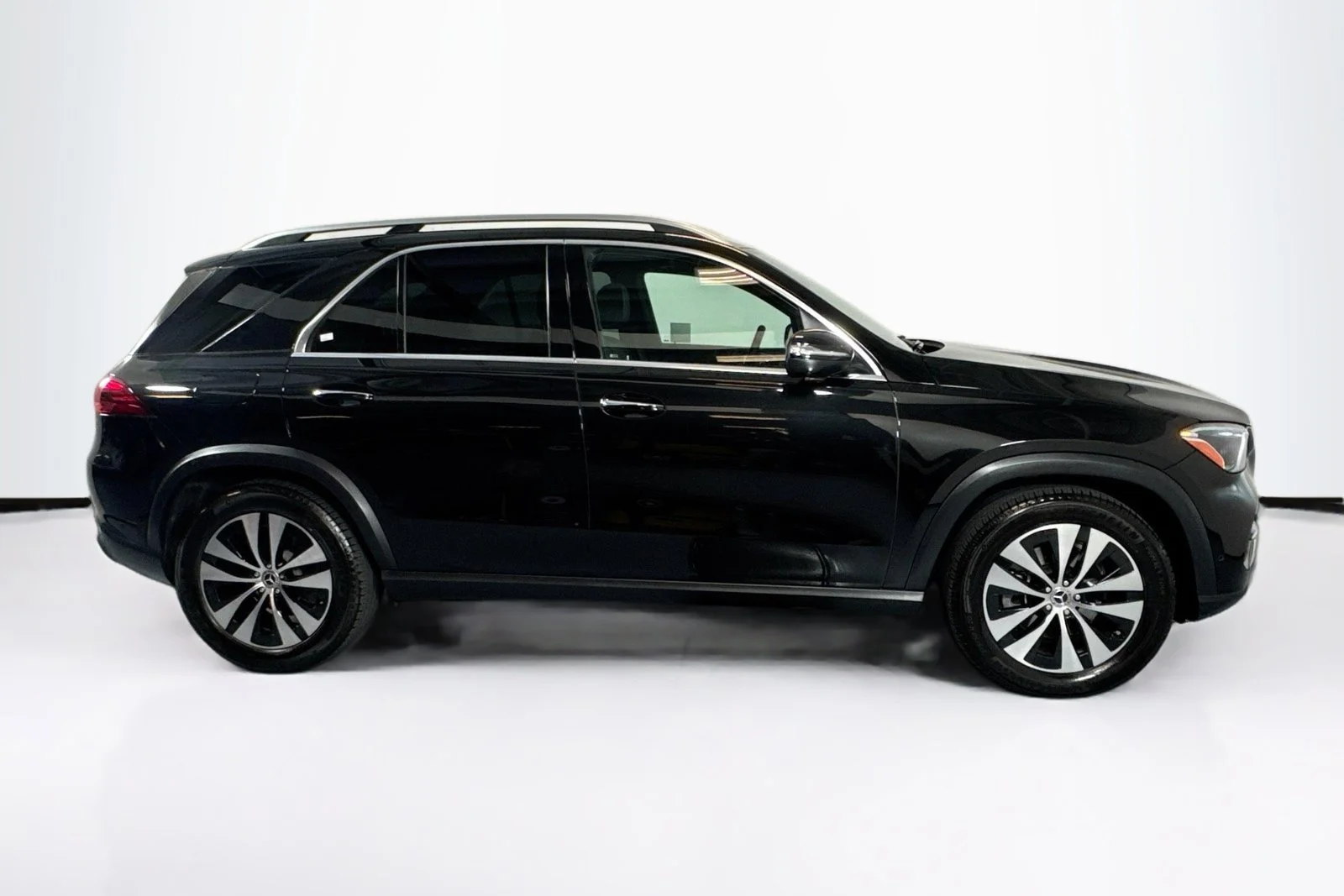 Used 2024 Obsidian Black Metallic Mercedes-Benz GLE 350 image 4