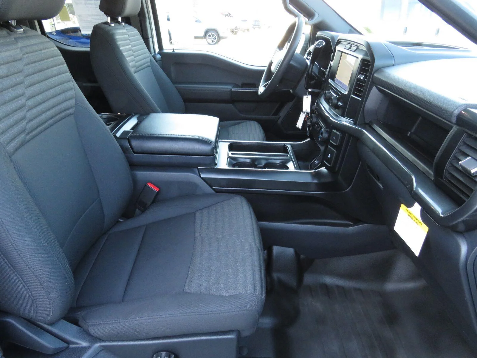 Used 2023  Ford XL image 25