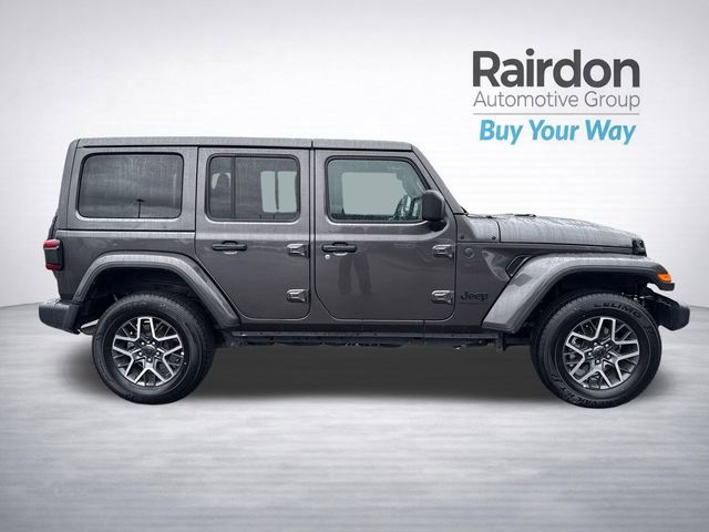 Used 2025 Granite Crystal Metallic Clearcoat Jeep Sahara image 8