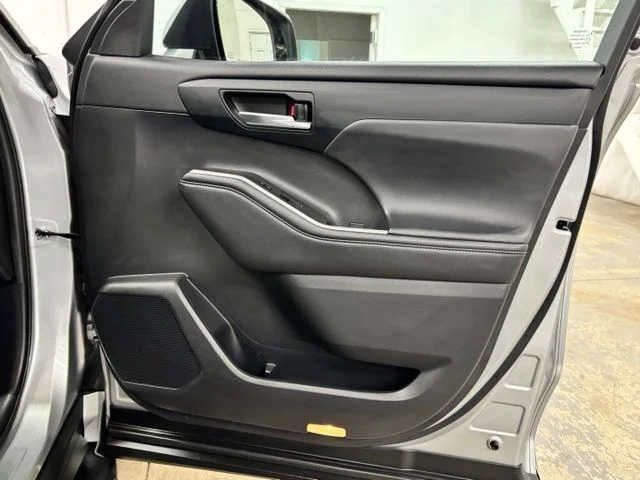 Used 2021 Silver Toyota XLE image 23