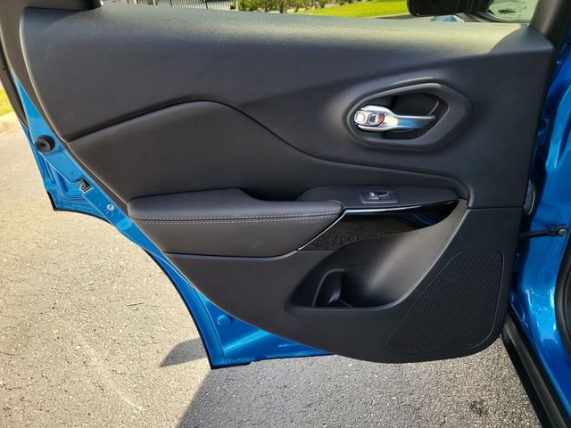 Used 2023 Blue Jeep Altitude image 10