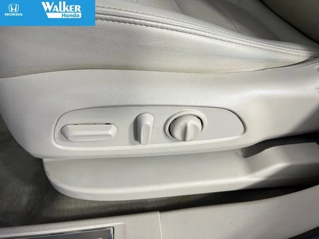 Used 2023 White GMC Denali image 25