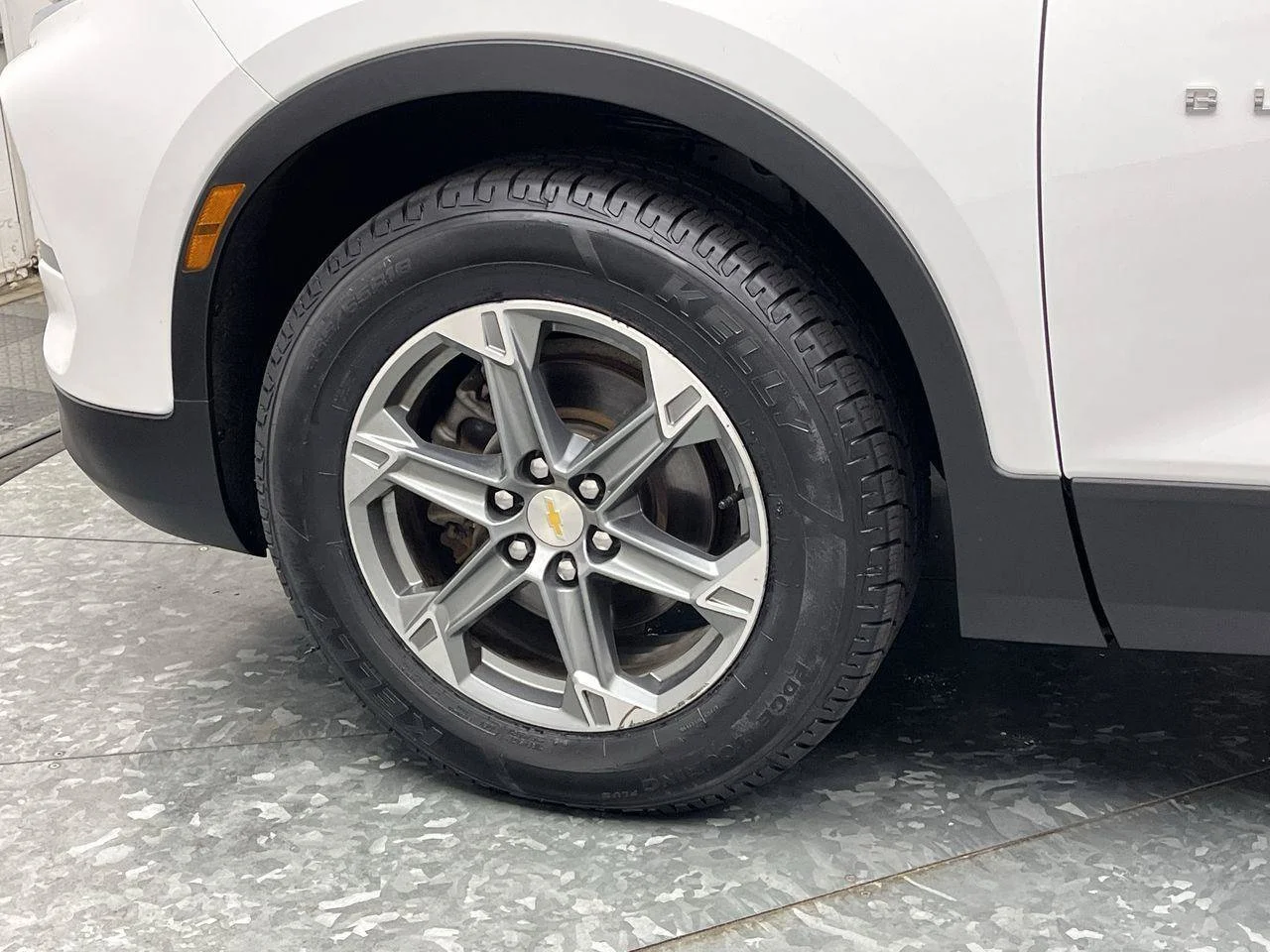 Used 2023 Summit White Chevrolet 2LT image 35
