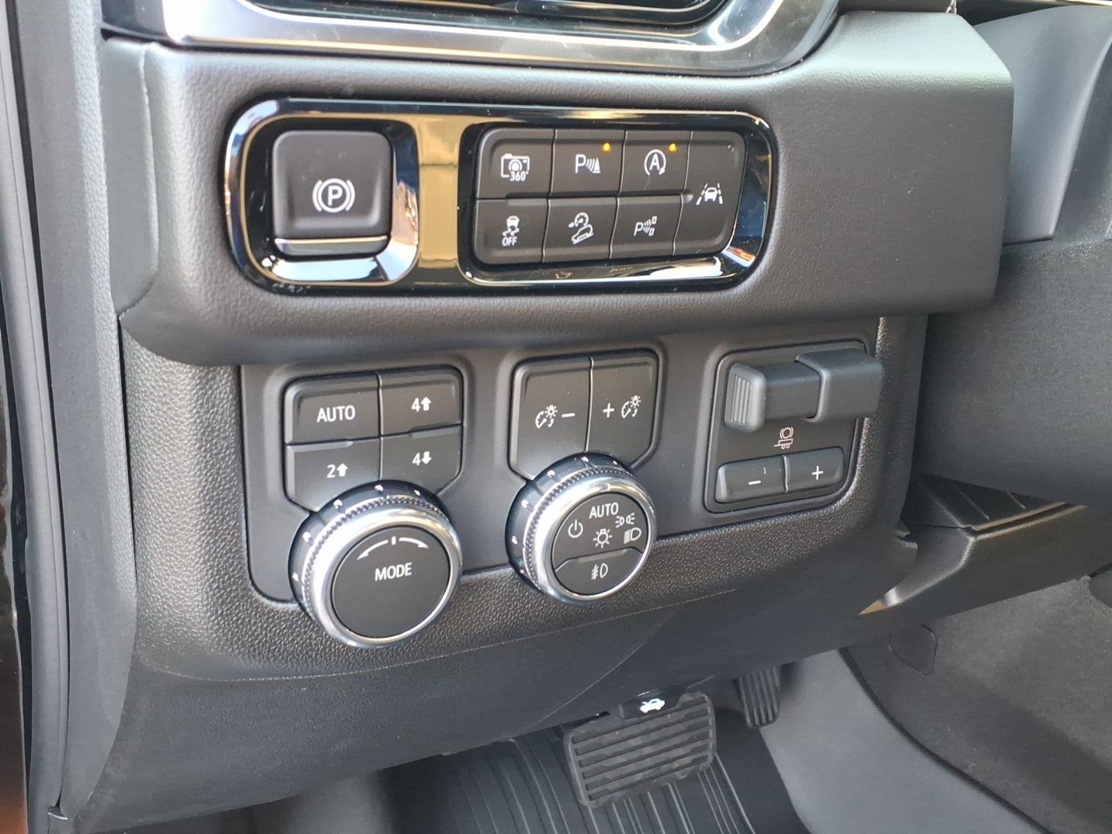 New 2026 Onyx Black GMC Elevation image 20
