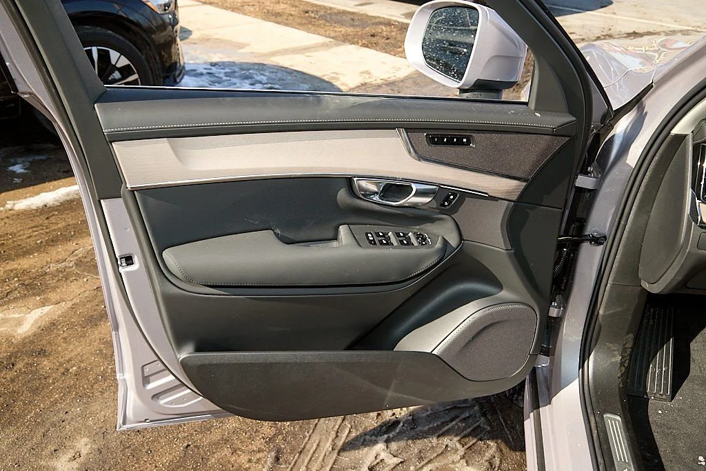 New 2026 Aurora Silver Volvo Plus image 10