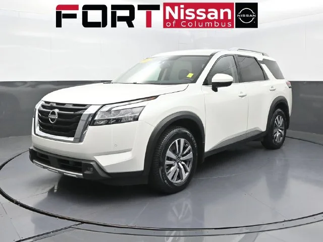 Used 2022 White Nissan SL image 3